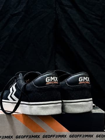 Geoff Max - Gavin Black White STZ