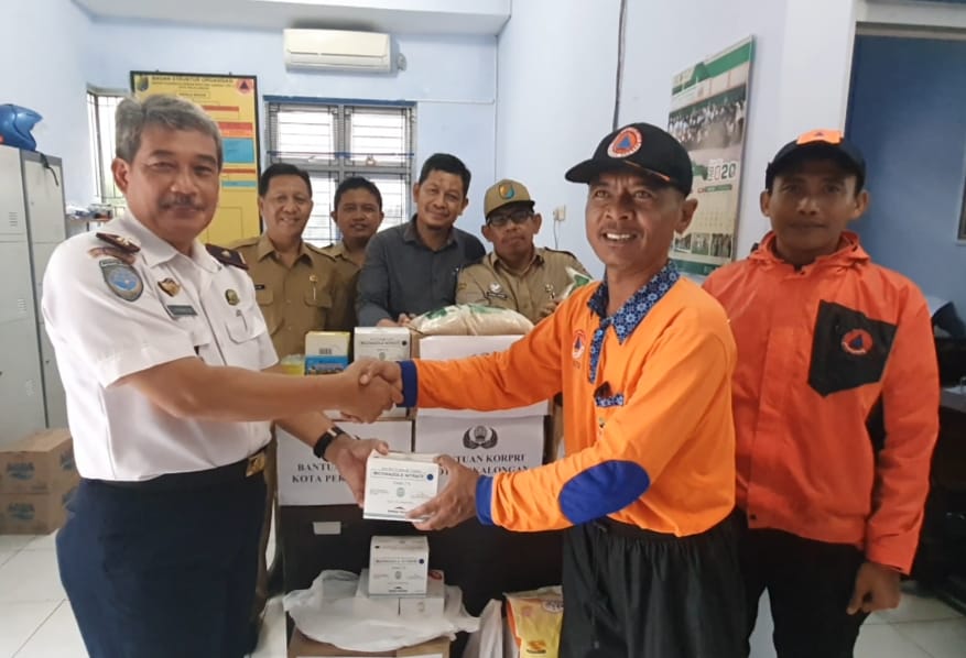 Wujud Perhatian, Pemkot Berikan Bantuan Buku dan Fasilitas Mobil Antar Jemput Siswa Sekolah Terdampak Banjir