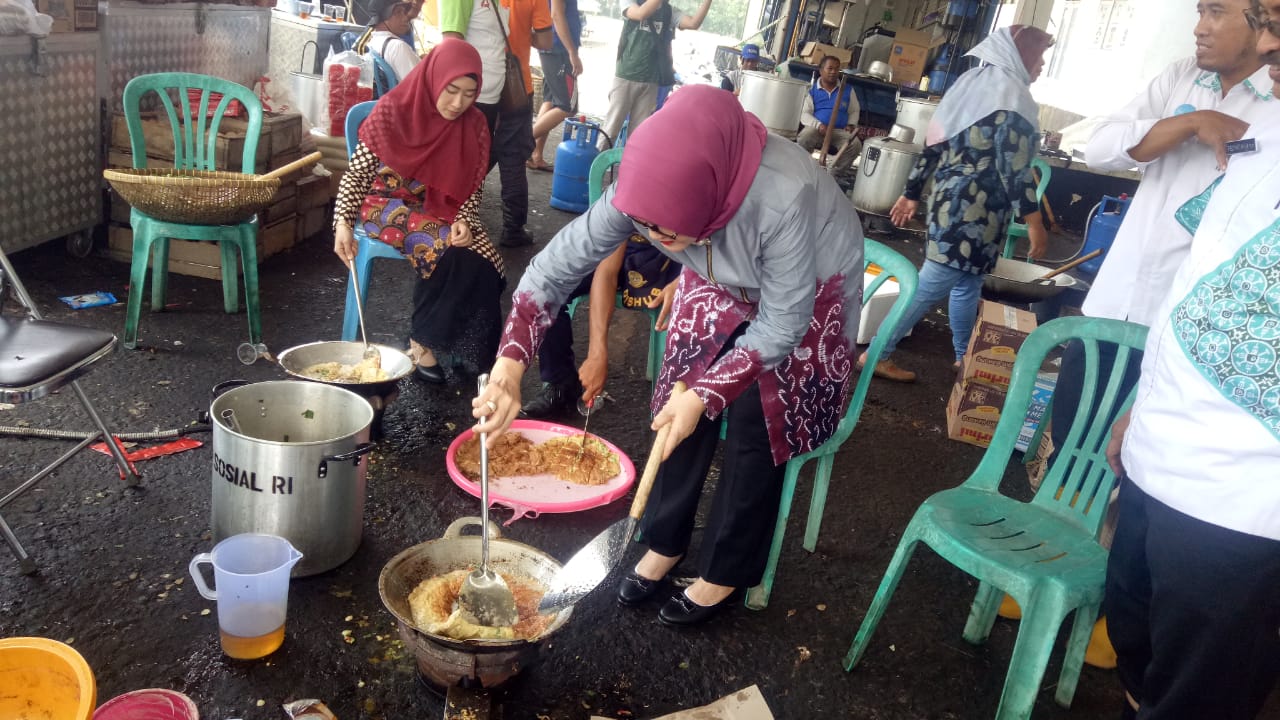 TP PKK Bantu Dapur Umum