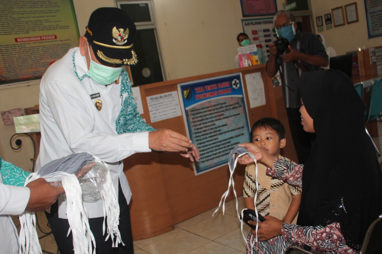 Pemkot Pekalongan Bagikan 28.000 Masker