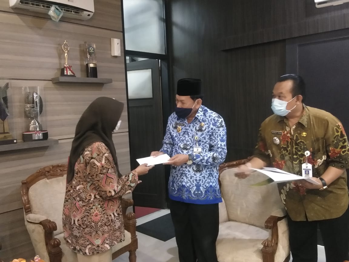 Pemkot Kembali Serahkan Santunan Kematian kepada 59 Ahli Waris Tak Mampu