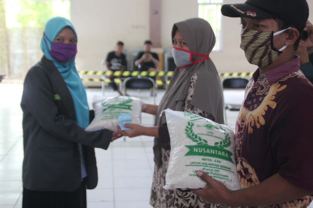Peduli Dampak Covid-19,PCNU dan Pemkot Salurkan 705 Kantong Beras