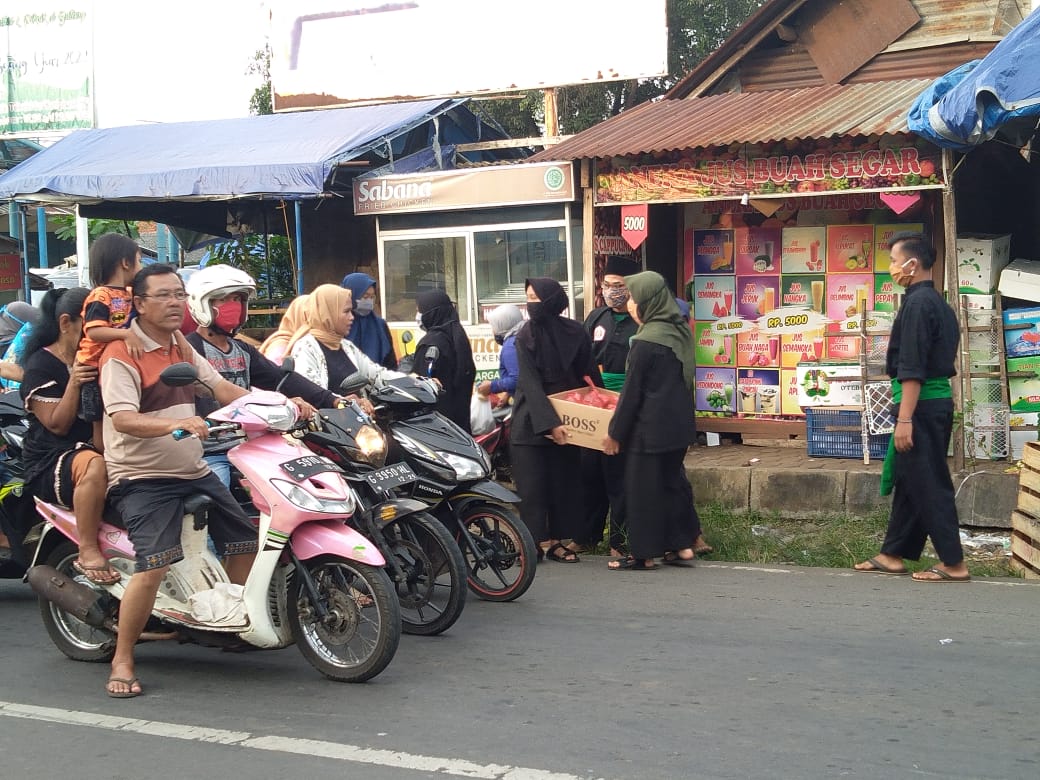 Peduli Dampak Covid-19, BPJamsostek dan Pemkot Serahkan Bantuan Sembako dan Masker