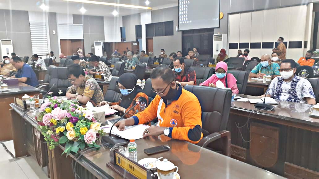 Pemkot dan DPRD Koordinasikan Penanganan Bencana Rob