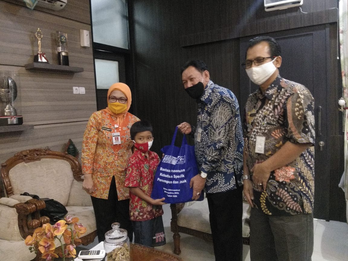Peringati HAN 2020, DP3AKB Jawa Tengah Distribusikan Bantuan Paket Pemenuhan Kebutuhan Spesifik Anak dan Perempuan Kota Pekalongan