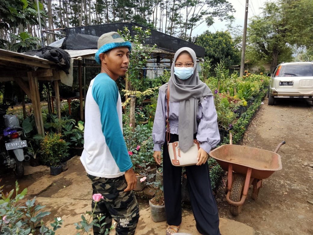 Menjaga Kesehatan Mental dengan Berkebun Dimasa Pandemi Bersama Mahasiswi KKN UIN Walisongo Semarang