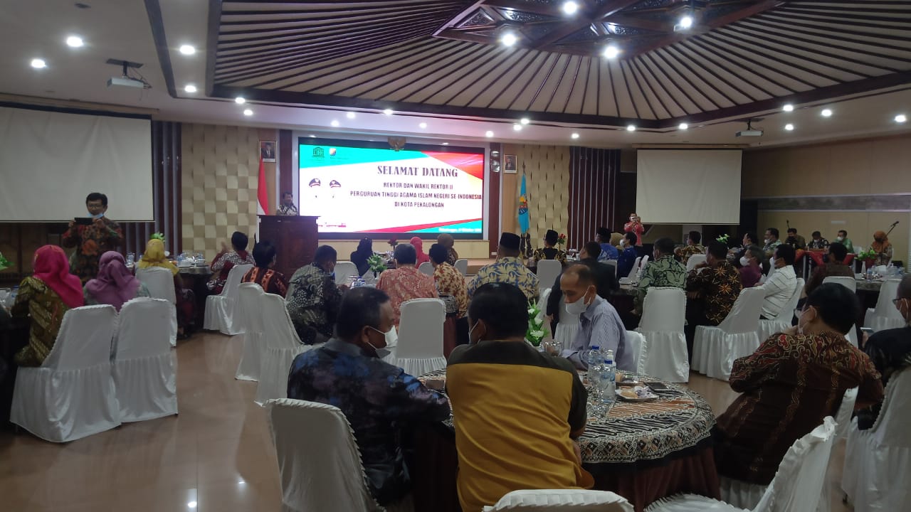 Dukung Pembangunan, Pemkot Serahkan Bantuan Dana Hibah
