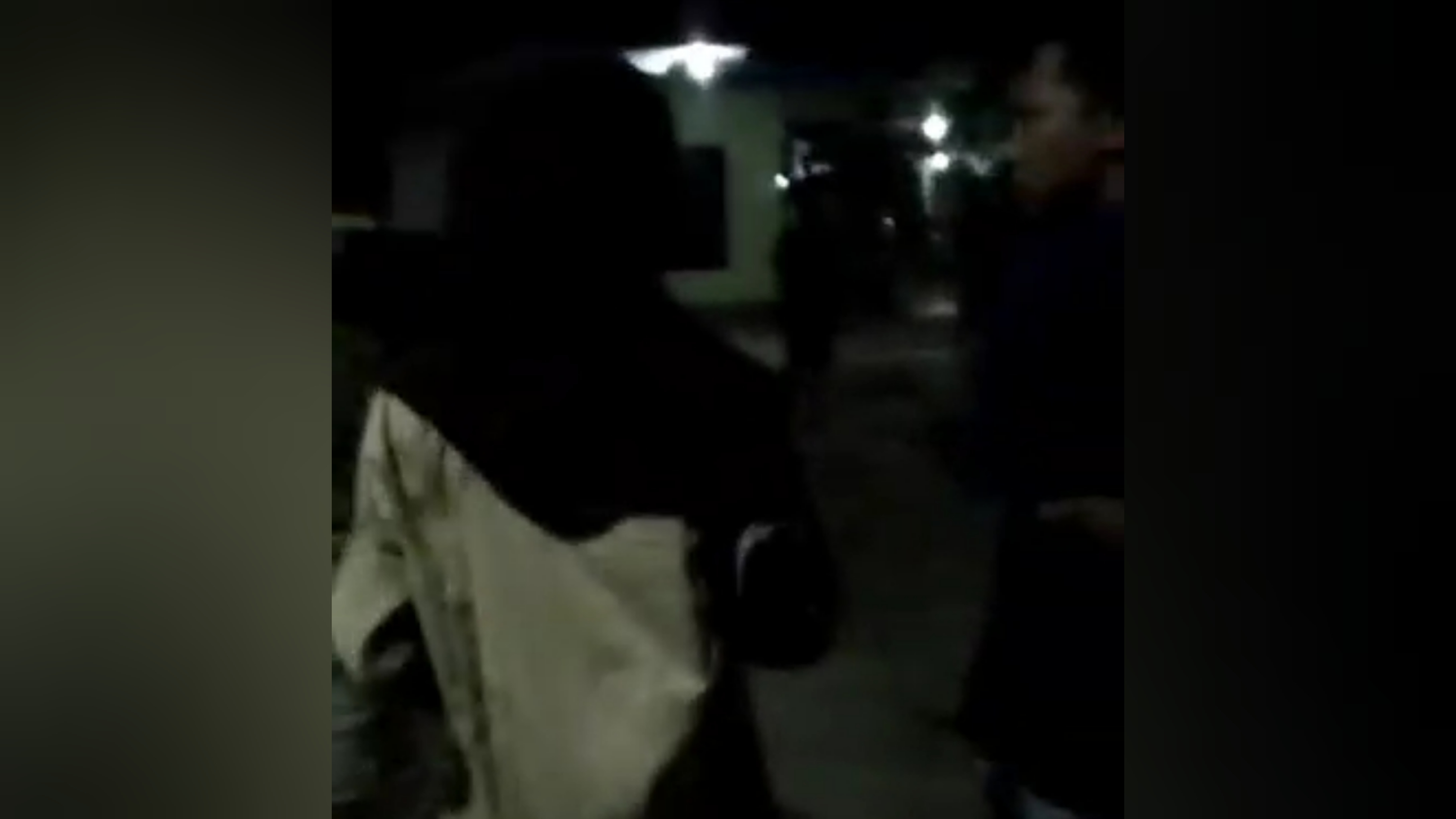 Wanita berseragam pramuka di grebek warga, karena diduga sedang bermesraan dengan seorang pria