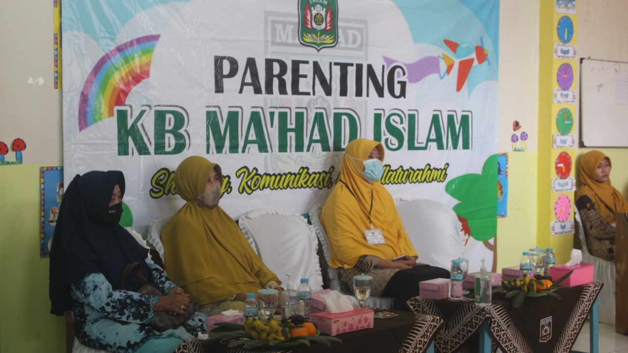 Satuan PAUD, Berikan Suntikan Semangat Orang Tua Siswa, Melalui Penyerahan Penghargaan