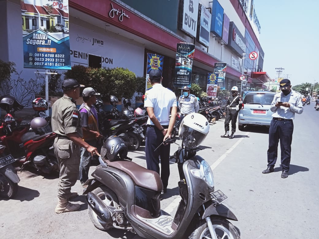 Operasi Gabungan, Jangan Parkir di Trotoar!