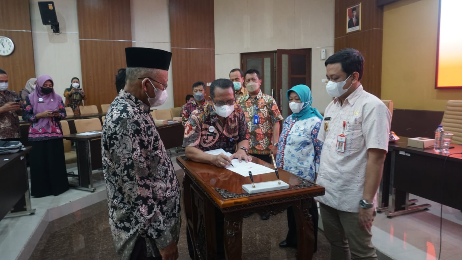 Pemkot dan Ahli Waris Tandatangani Proses Tukar Menukar Lapangan Sokoduwet dan Pelepasan Hak Atas Tanah