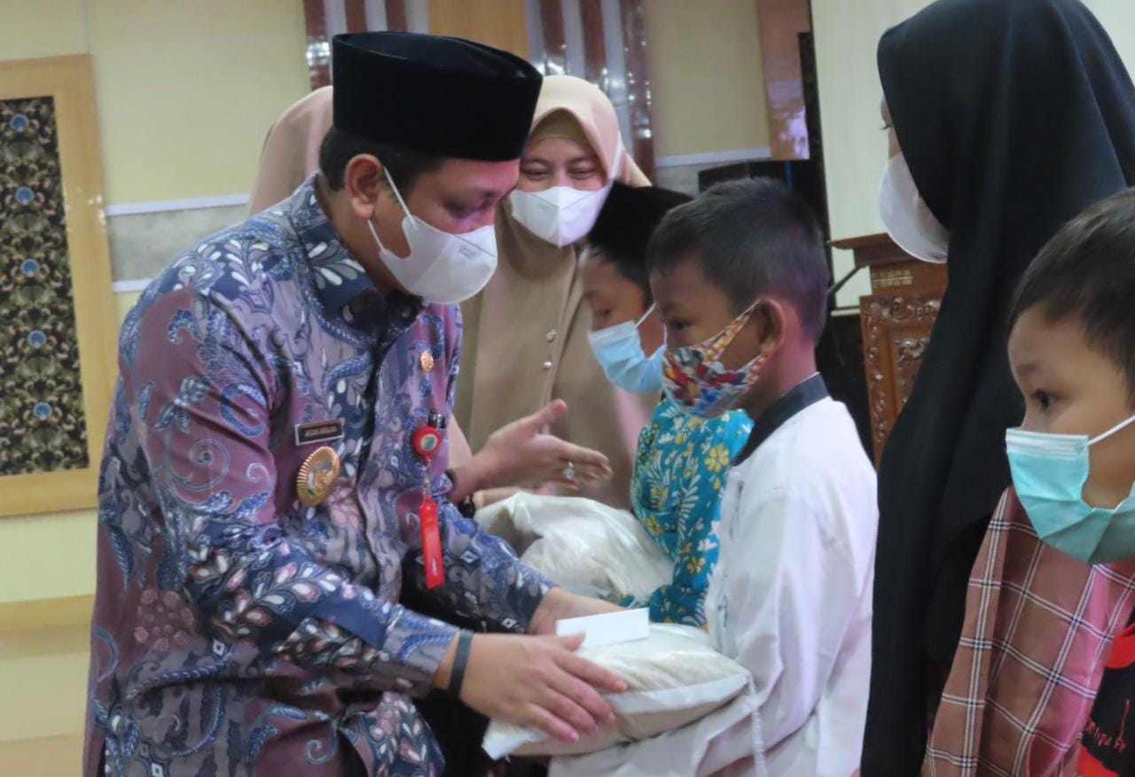 Peringati 10 Muharram 1444 H, Pemkot Salurkan Santunan 155 Anak Yatim