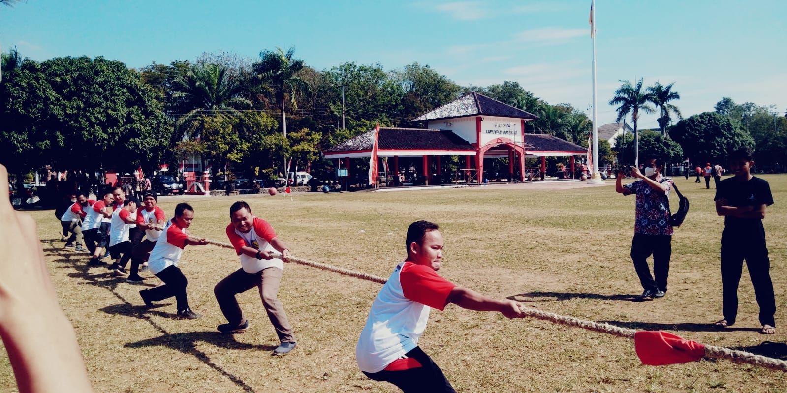 Kemeriahan Lomba Olahraga Tradisional Sambut HUT Kemerdekaan Indonesia