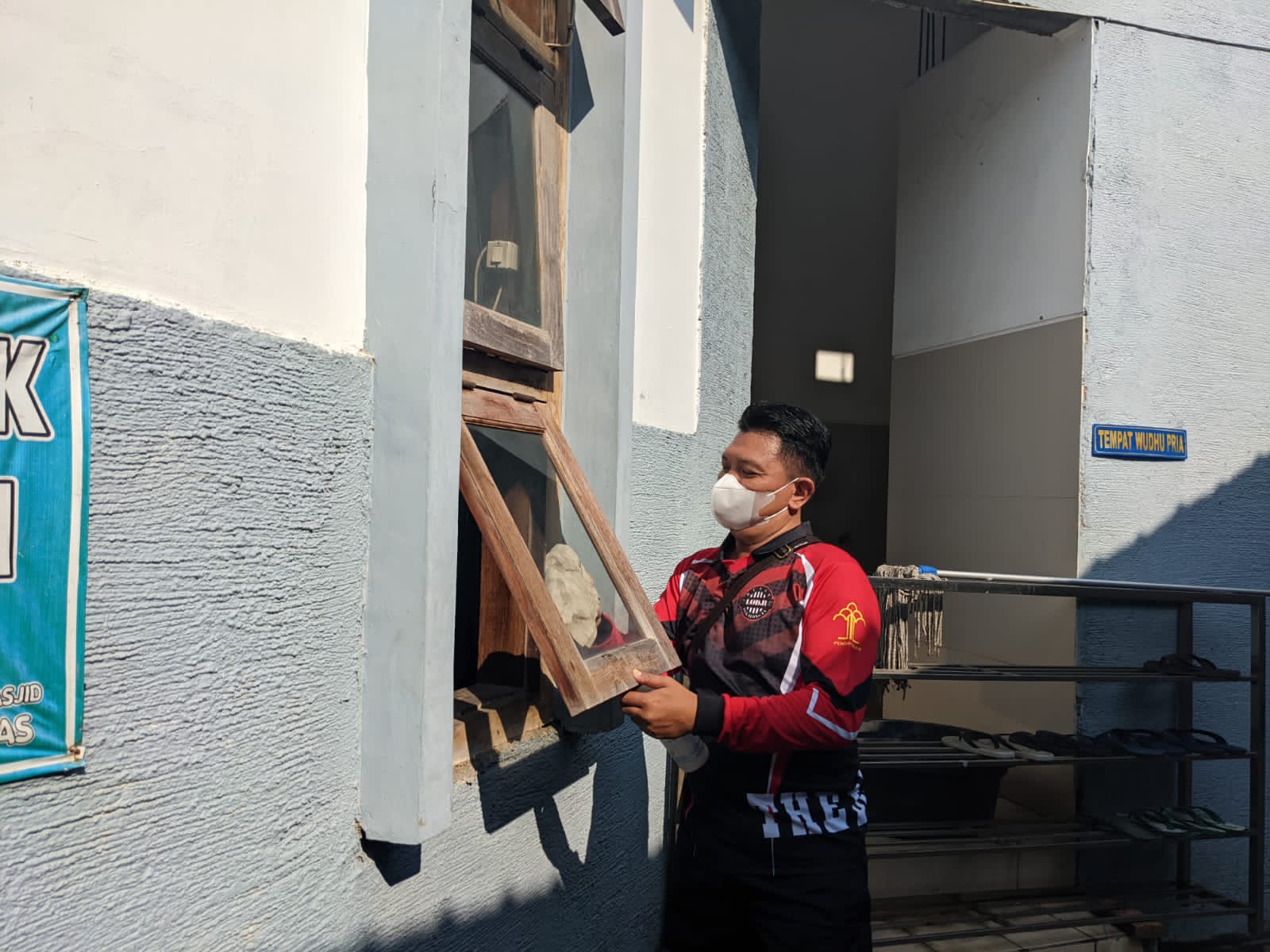 Rutan Kelas IIA Pekalongan Baksos Bersih-Bersih Masjid Al-Ikhlas
