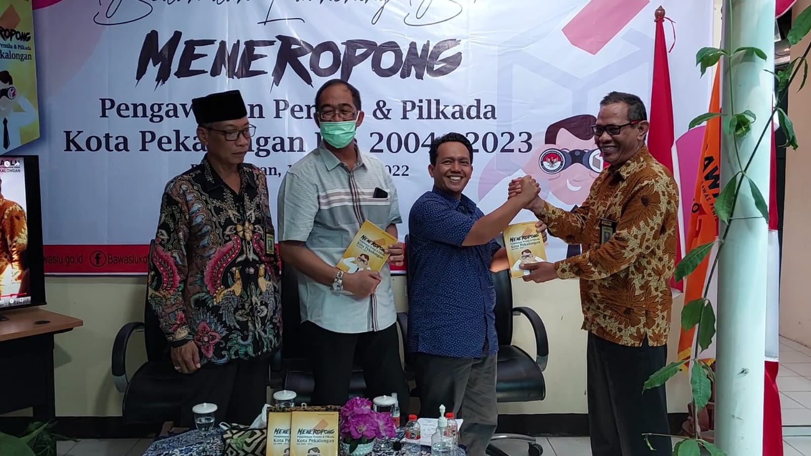 Bawaslu Luncurkan dan Bedah Buku Meneropong Pengawasan Pemilu
