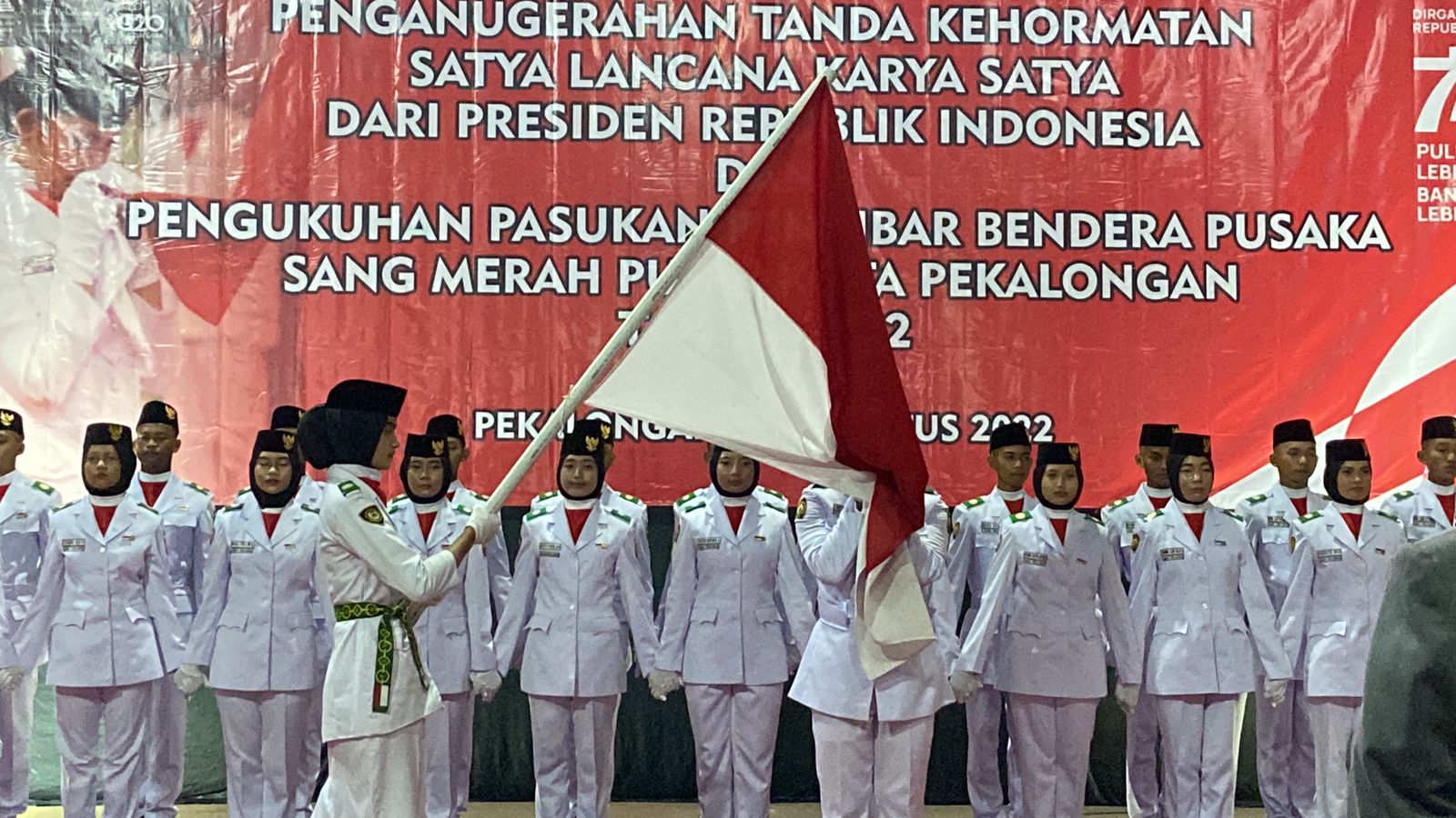 Kukuhkan Paskibraka, Walikota Minta Anggota Paskibraka Saling Dukung
