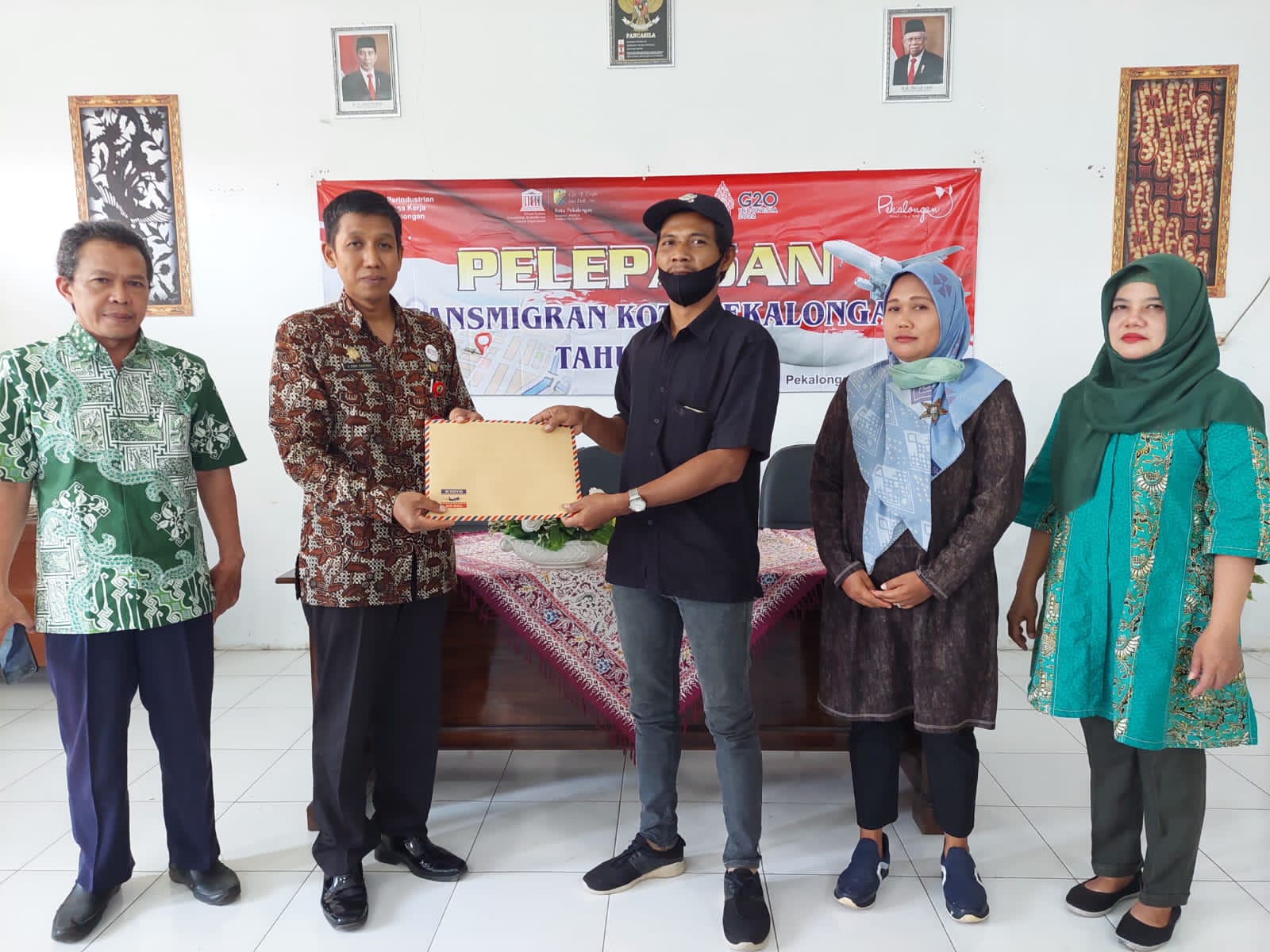 Mangkrak 4 Tahun, Kolam Renang Tirta Sari Dibongkar