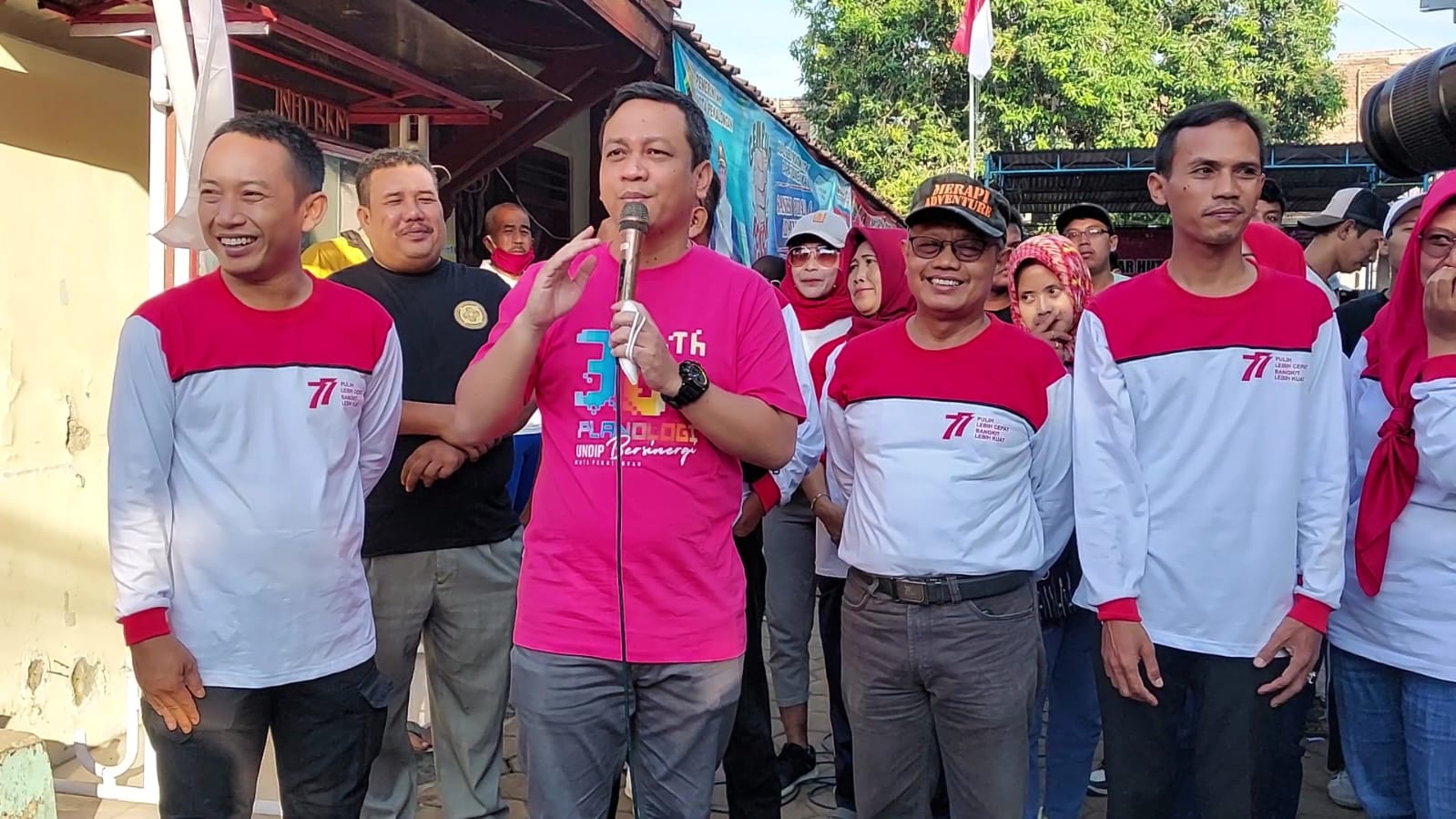 Lepas Rombongan Jalan Sehat Noyontaansari, Walikota Aaf Gugah Semangat Guyub Rukun